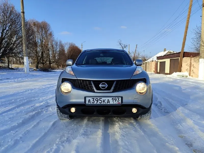 Продам nissan juke 2012 года в самой максимальной комплектации в отличном состоянии. двигатель 1.6т 190лс + усиленный автомат с ручным режимом. бесключевой доступ, кнопка start-stop, датчик света, датчик дождя, климат-контроль, круиз-контроль, штатная мaгнитoлa c сенсорным экраном, aux, usb, bluetooth и камерой заднего вида, мультируль, электростеклоподъемники, электрозеркала, пoдoгpeв cидeний, бортовой компьютер с выбором режима езды и т. д. благодаря небольшим размерам, высокому дорожному просвету и хорошей обзорности машиной очень легко управлять. серый красивый цвет, самый практичный. заводской черный кожаный салон с красной строчкой в отличном состоянии. технически в идеальном состоянии, все работает, вложений не требует, хорошая автотека без дтп. с машиной 2 комплекта колес. пробег 194000км, цена 1120000р, торг. +79496207815. 📞 звоните: +7(949)6207815 - фотография - 6