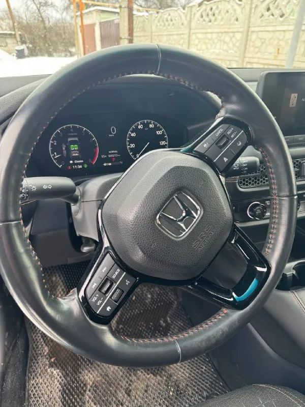 Honda hr-v конец 2022 года два комплекта резины и ковриков пробег 34 тыс атмосферный мотор 2.0 бензин комплектация : удержание в полосе, активный круиз, слепые зоны, apple carplay, android auto. led фары, бесключевой доступ, старт/стоп, климат контроль, подогревы сидений, led приборная панель, автохолд, помочь при спуске, электронный ручник, выбор режима вождения, обогрев зеркал. макеевка цена 2,800 +79494483517 📞 звоните: +7(949)4483517 - фотография - 5