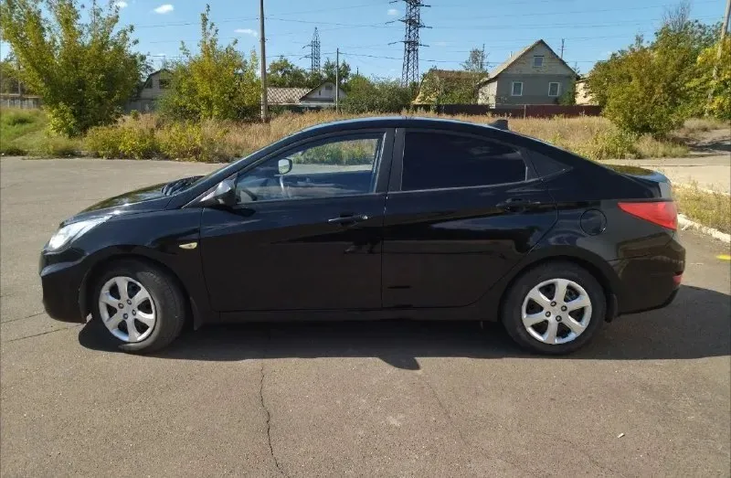 Hyundai солярис 2014г. в. пробег 133000 т. к. подтверждёный! двигатель 1,4 бензин коробка механика, кондиционер, подогрев сидений, подогрев зеркал дворников, автозапуск, подушки безопасности, г. макеевка +79494160037; +79497511905 цена 850т. р 📞 звоните: +7(949)4160037 - фотография - 3