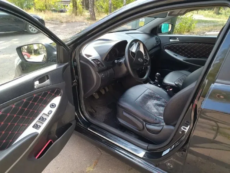 Hyundai солярис 2014г. в. пробег 133000 т. к. подтверждёный! двигатель 1,4 бензин коробка механика, кондиционер, подогрев сидений, подогрев зеркал дворников, автозапуск, подушки безопасности, г. макеевка +79494160037; +79497511905 цена 850т. р 📞 звоните: +7(949)4160037 - фотография - 4