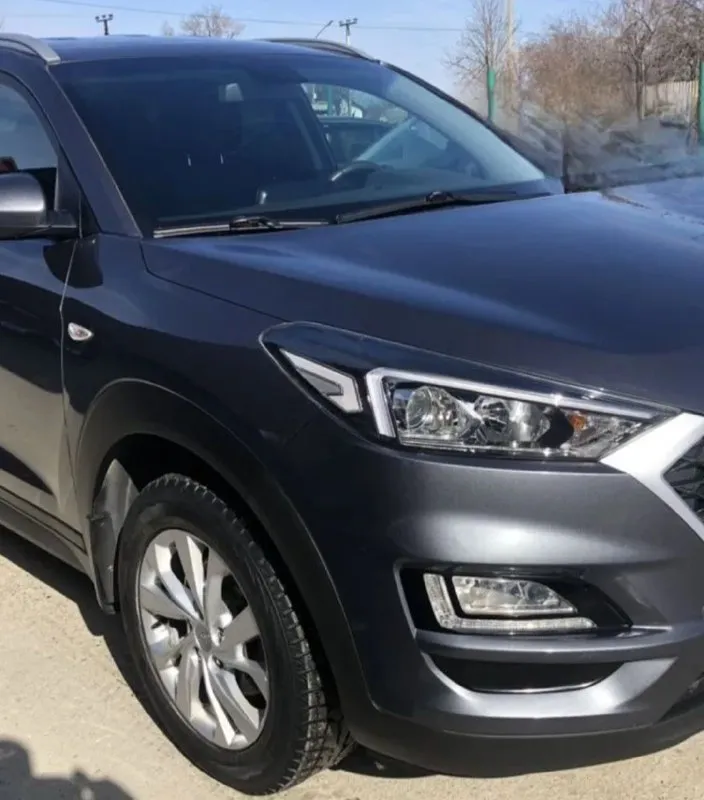 Продам. кроссовер hyundai tucson рейсталинг поколение |||2018г. в эксплуатация с 2019 года двигатель 2.0 бензин коробка автоматическая пробег родной 162тыс км. автомобиль в идеальном состоянии. без вложений. кузов весь в отличном состоянии. стёкла все оригинальные. пред максимальная комплектация, ухоженный тканевый салон, датчики света, дождя, подогревы всех сидений, подогрев зеркал и стекл, подогрев руля, мульти руль, полный электропакет, carplay мультимедиа, блютус громкая связь, сигнализация star laine, автозапуск. новые зимние шины, и очень многое другое ! цена.1950т. р с документами полный порядок, осмотр г. макеевка +79498000450 📲 tg: @relaks2018 📞 звоните: +7(949)8000450 - фотография - 10