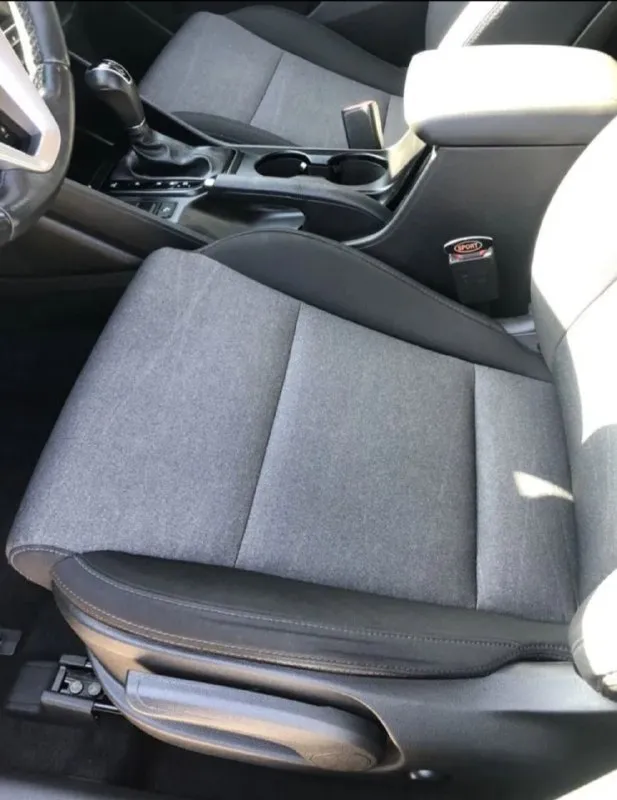 Продам. кроссовер hyundai tucson рейсталинг поколение |||2018г. в эксплуатация с 2019 года двигатель 2.0 бензин коробка автоматическая пробег родной 162тыс км. автомобиль в идеальном состоянии. без вложений. кузов весь в отличном состоянии. стёкла все оригинальные. пред максимальная комплектация, ухоженный тканевый салон, датчики света, дождя, подогревы всех сидений, подогрев зеркал и стекл, подогрев руля, мульти руль, полный электропакет, carplay мультимедиа, блютус громкая связь, сигнализация star laine, автозапуск. новые зимние шины, и очень многое другое ! цена.1950т. р с документами полный порядок, осмотр г. макеевка +79498000450 📲 tg: @relaks2018 📞 звоните: +7(949)8000450 - фотография - 2