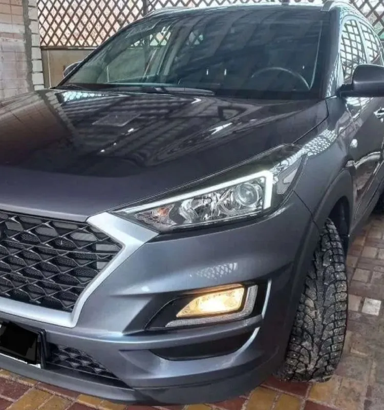 Продам. кроссовер hyundai tucson рейсталинг поколение |||2018г. в эксплуатация с 2019 года двигатель 2.0 бензин коробка автоматическая пробег родной 162тыс км. автомобиль в идеальном состоянии. без вложений. кузов весь в отличном состоянии. стёкла все оригинальные. пред максимальная комплектация, ухоженный тканевый салон, датчики света, дождя, подогревы всех сидений, подогрев зеркал и стекл, подогрев руля, мульти руль, полный электропакет, carplay мультимедиа, блютус громкая связь, сигнализация star laine, автозапуск. новые зимние шины, и очень многое другое ! цена.1950т. р с документами полный порядок, осмотр г. макеевка +79498000450 📲 tg: @relaks2018 📞 звоните: +7(949)8000450 - фотография - 4