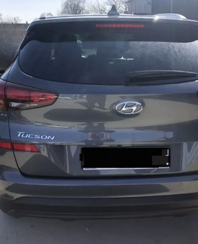Продам. кроссовер hyundai tucson рейсталинг поколение |||2018г. в эксплуатация с 2019 года двигатель 2.0 бензин коробка автоматическая пробег родной 162тыс км. автомобиль в идеальном состоянии. без вложений. кузов весь в отличном состоянии. стёкла все оригинальные. пред максимальная комплектация, ухоженный тканевый салон, датчики света, дождя, подогревы всех сидений, подогрев зеркал и стекл, подогрев руля, мульти руль, полный электропакет, carplay мультимедиа, блютус громкая связь, сигнализация star laine, автозапуск. новые зимние шины, и очень многое другое ! цена.1950т. р с документами полный порядок, осмотр г. макеевка +79498000450 📲 tg: @relaks2018 📞 звоните: +7(949)8000450 - фотография - 9