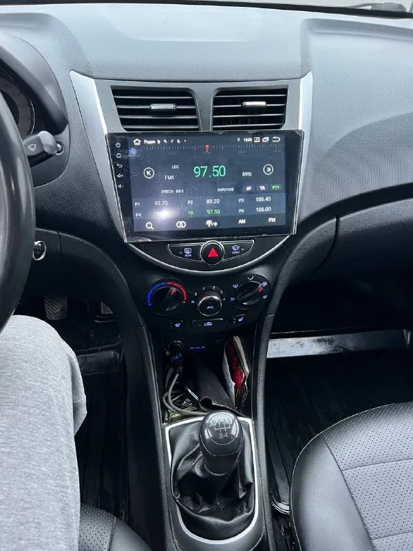 Хюндай продаю личный автомобиль! покупалась новая в автосалоне в 2012 году! семейный автомобиль, в такси не была. туманки с дхо двигатель работает идеально, тихо, не дымит. коробка механика, работает как с завода, никаких нареканий. стёкла все родные, включая лобовое 4 стеклоподъёмника электрорегулировка зеркал с подогревом подогрев лобового, заднего электрокорректор фар кондиционер (заправлен, обслужен) 2-х диновая магнитола (еще в пленке) с камерой заднего вида, блютус, карплей, андроид, свободные руки. поменял динамики на более качетсвенные мультируль подогрев сидений установлено качественное (с отметкой в доках) на парковке притерли задний бампер, надо подкрасить, а так дтп не было. обслуживал всегда вовремя, масло каждые 7-8 тыс (хоть и на газу многие меняют каждые 12-15 тыс) устранил единственный минус этого автомобиля - зашумил ее в круг очень надежный, экономичный автомобиль, никогда не подводил в дороге! отрываю от сердца, но не приятные 📲 tg: @kirf32 📞 звоните: +7(949)3688783 - фотография - 7