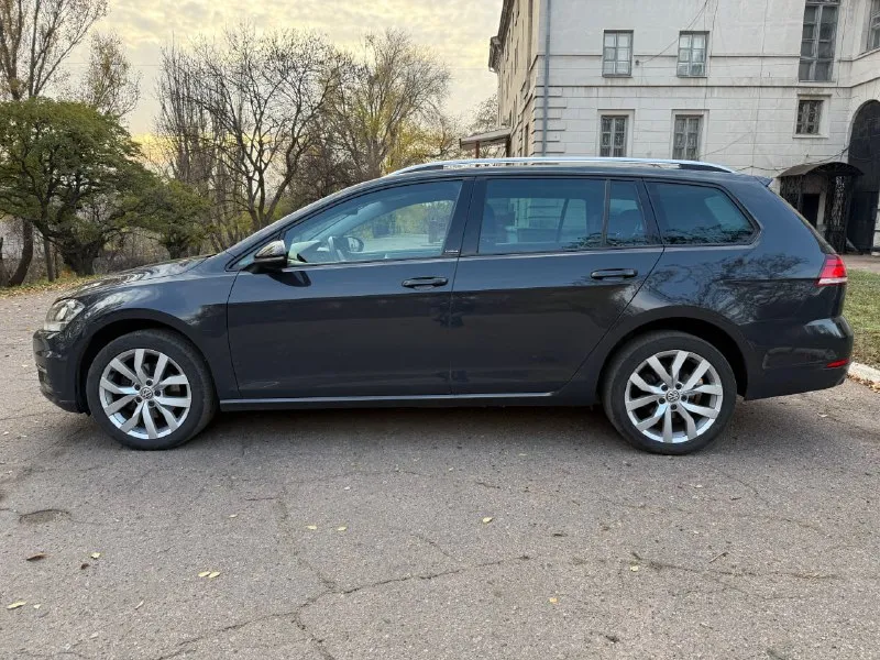 Volkswagen golf 7 (рестайлинг)1.6 tdi 2019 года из германии без пробега по рф цена: 2 000 000 руб. контактный телефон: ☎️+7 949 501 91 02☎️ пробег 232 000 км. коробка передач: механическая привод передний место осмотра: донецк автомобиль на рф учете автомобиль комплектации iq. drive оснащен автоматической парковкой, парктрониками 360, ассистентом контроля слепых зон, auto hold, системой start-stop, автоматический дальний свет, адаптивный круиз контроль, движение в полосе, экстренное торможение, проекция iq. drive, цифровая приборная панель, car play, подогрев сидений и т. д. автомобиль полностью в родной краске (включая бампера), очень экономичный, полностью обслужен (заменен комплект грм, помпа, ремень масляного насоса, сальник коленвала, ремень и ролик генератора, залит антифриз febi g13, масло двигателя motul, масло в коробке febi, поменяны все фильтра, поставлены проставки 2 см перед и зад, сделан развал схождения). экология на месте всё работает. 📲 tg: @workgroup3020 📞 звоните: +7(949)5019102 - фотография - 3