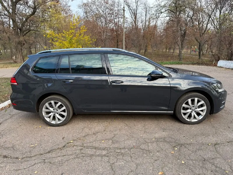 Volkswagen golf 7 (рестайлинг)1.6 tdi 2019 года из германии без пробега по рф цена: 2 000 000 руб. контактный телефон: ☎️+7 949 501 91 02☎️ пробег 232 000 км. коробка передач: механическая привод передний место осмотра: донецк автомобиль на рф учете автомобиль комплектации iq. drive оснащен автоматической парковкой, парктрониками 360, ассистентом контроля слепых зон, auto hold, системой start-stop, автоматический дальний свет, адаптивный круиз контроль, движение в полосе, экстренное торможение, проекция iq. drive, цифровая приборная панель, car play, подогрев сидений и т. д. автомобиль полностью в родной краске (включая бампера), очень экономичный, полностью обслужен (заменен комплект грм, помпа, ремень масляного насоса, сальник коленвала, ремень и ролик генератора, залит антифриз febi g13, масло двигателя motul, масло в коробке febi, поменяны все фильтра, поставлены проставки 2 см перед и зад, сделан развал схождения). экология на месте всё работает. 📲 tg: @workgroup3020 📞 звоните: +7(949)5019102 - фотография - 5