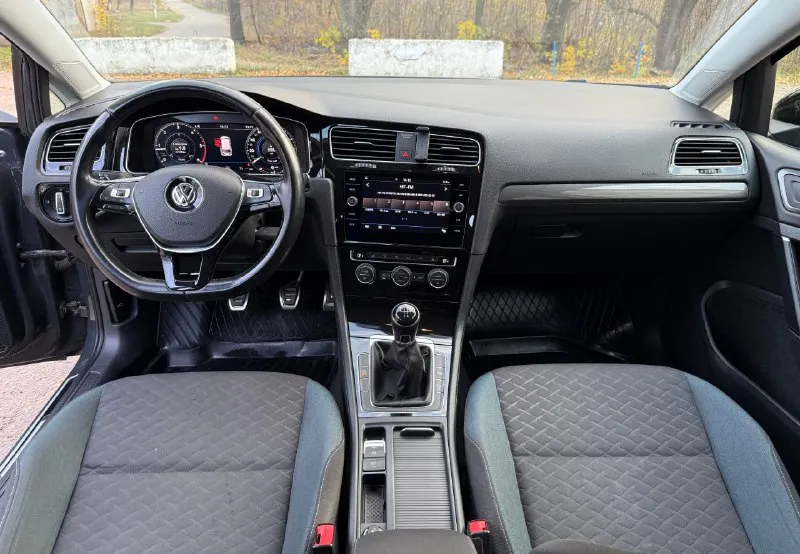 Volkswagen golf 7 (рестайлинг)1.6 tdi 2019 года из германии без пробега по рф цена: 2 000 000 руб. контактный телефон: ☎️+7 949 501 91 02☎️ пробег 232 000 км. коробка передач: механическая привод передний место осмотра: донецк автомобиль на рф учете автомобиль комплектации iq. drive оснащен автоматической парковкой, парктрониками 360, ассистентом контроля слепых зон, auto hold, системой start-stop, автоматический дальний свет, адаптивный круиз контроль, движение в полосе, экстренное торможение, проекция iq. drive, цифровая приборная панель, car play, подогрев сидений и т. д. автомобиль полностью в родной краске (включая бампера), очень экономичный, полностью обслужен (заменен комплект грм, помпа, ремень масляного насоса, сальник коленвала, ремень и ролик генератора, залит антифриз febi g13, масло двигателя motul, масло в коробке febi, поменяны все фильтра, поставлены проставки 2 см перед и зад, сделан развал схождения). экология на месте всё работает. 📲 tg: @workgroup3020 📞 звоните: +7(949)5019102 - фотография - 8