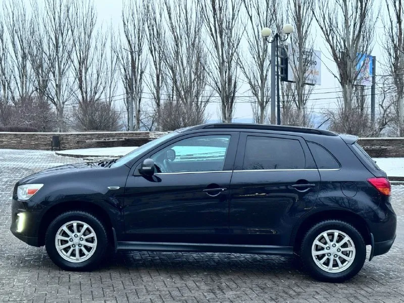 Продам mitsubishi asx 1 владелец с автосалона, полностью родной окрас, никогда не была в дтп, оригинальный птс. 2014год выпуска, в эксплуатации с 2015г. пробег 185 тыс. км. мотор 1.8 (бензин) не дымит, не троит, работает как часы. коробка автоматическая, переключает отлично, не пинает. кузов и днище в отличном состоянии! полная комплектация которая включает в себя: кожаный салон, мульти-руль, круиз-контроль, подогревы передних сидений, сенсорная магнитола с блютусом, камера заднего вида, отличная оптика, электроскладывание зеркал и тд. по электрике и технике вопросов нет, работает все! зимняя резина, два ключа. юридически чист, штрафов запретов нет, переоформление в мрэо. цена:1.195.000 (торг, возможна продажа в кредит) +79495834901 (telegram) +79493963707 (telegram) 📞 звоните: +7(949)5834901 - фотография - 3
