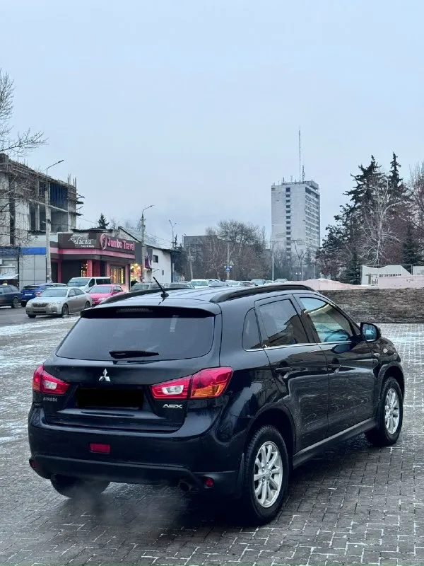 Продам mitsubishi asx 1 владелец с автосалона, полностью родной окрас, никогда не была в дтп, оригинальный птс. 2014год выпуска, в эксплуатации с 2015г. пробег 185 тыс. км. мотор 1.8 (бензин) не дымит, не троит, работает как часы. коробка автоматическая, переключает отлично, не пинает. кузов и днище в отличном состоянии! полная комплектация которая включает в себя: кожаный салон, мульти-руль, круиз-контроль, подогревы передних сидений, сенсорная магнитола с блютусом, камера заднего вида, отличная оптика, электроскладывание зеркал и тд. по электрике и технике вопросов нет, работает все! зимняя резина, два ключа. юридически чист, штрафов запретов нет, переоформление в мрэо. цена:1.195.000 (торг, возможна продажа в кредит) +79495834901 (telegram) +79493963707 (telegram) 📞 звоните: +7(949)5834901 - фотография - 7