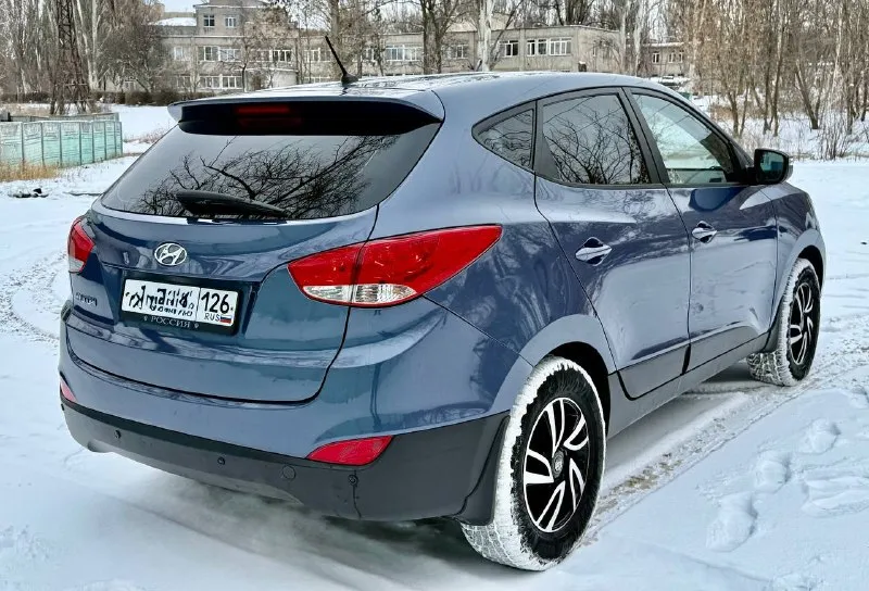 Hyundai ix35 2012 год эксп 211 тыс км пробега оригинального 2.0 литра бензин мкпп в полной комплектации на механике ( климат контроль, круиз контроль, мульти руль, обогрев лобового стекла, подогрев передних и задних сидений, полный электро пакет, складывание зеркал, планшет, парктронники. заводской ксенон, птф) двигатель работает как новый без посторонним шумов и задиров готов на эндоскоп проехать! состояние кузова отличное без дефектов! рыжиков вмятин нету! без дтп! косметический окрас переднего крыла и крышки багажника! салон чист ухоженный! все работает без нареканий! автомобиль обслужен весь от и до! сел и поехал без вложений! 2 хозяина птс оригинальный юридически кристально чистая любое оформление, техосмотр прошел недавно готов ехать сразу на мрэо! срочно все вопросы по телефону звонить в любое время осмотр город донецк цена 1.150 000 +7949-612-37-14 +7949-401-03-58 📞 звоните: +7(949)6123714 - фотография - 2