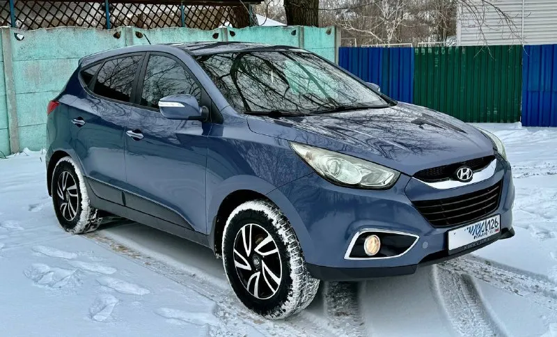 Hyundai ix35 2012 год эксп 211 тыс км пробега оригинального 2.0 литра бензин мкпп в полной комплектации на механике ( климат контроль, круиз контроль, мульти руль, обогрев лобового стекла, подогрев передних и задних сидений, полный электро пакет, складывание зеркал, планшет, парктронники. заводской ксенон, птф) двигатель работает как новый без посторонним шумов и задиров готов на эндоскоп проехать! состояние кузова отличное без дефектов! рыжиков вмятин нету! без дтп! косметический окрас переднего крыла и крышки багажника! салон чист ухоженный! все работает без нареканий! автомобиль обслужен весь от и до! сел и поехал без вложений! 2 хозяина птс оригинальный юридически кристально чистая любое оформление, техосмотр прошел недавно готов ехать сразу на мрэо! срочно все вопросы по телефону звонить в любое время осмотр город донецк цена 1.150 000 +7949-612-37-14 +7949-401-03-58 📞 звоните: +7(949)6123714 - фотография - 3