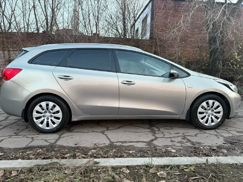 Продам kia ceed 2014 года 1.6 механика с оригинальным пробегом 175 тыс.
Машина в идеальном состоянии
2 Ключа, 2 комплекта резины на дисках
Готов на любые проверки, машина находится в донецке
Все вопросы по телефону
Цена 1120000₽
+79493447963
📞 🇷🇺 Звоните: +79493447963 - фотография - 4