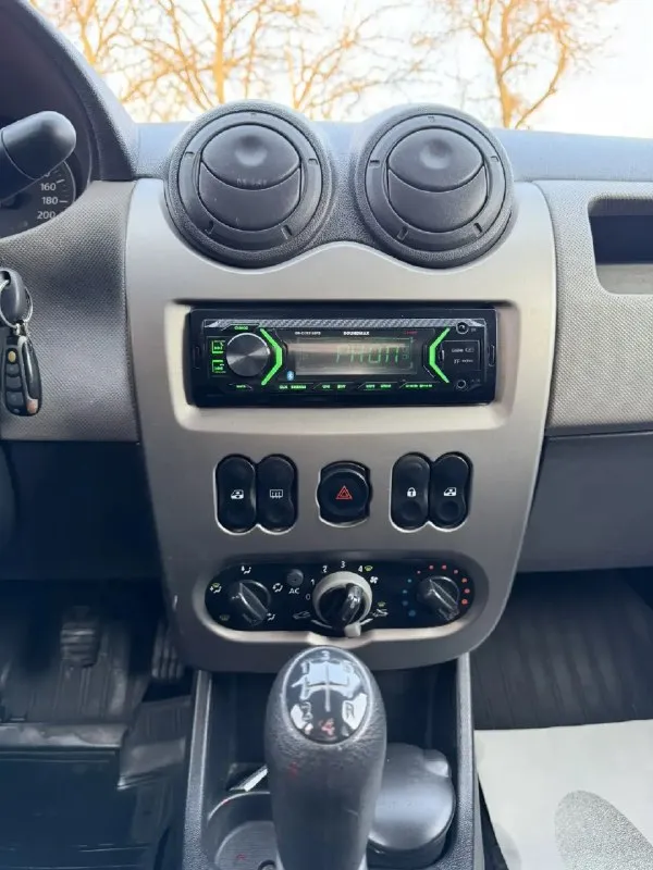 Renault logan 2012 рестайлинг автомобиль в идеальном состоянии, без гнили и ржавчины, в заводском окрасе без дтп машина полностью обслужена, ходовая мягкая! двигатель коробка без нареканий, комплектация кондиционер,2 электроподъемники, обогрев зеркал, подогрев сидений, музыка блютуз! 2 комплекта колес зима/лето! 2 владельца, документы чистые птс оригинал! цена 450.000 рублей торг реальному покупателю любые проверки!!! луганск +79595532988 📞 звоните: +7(959)5532988 - фотография - 8