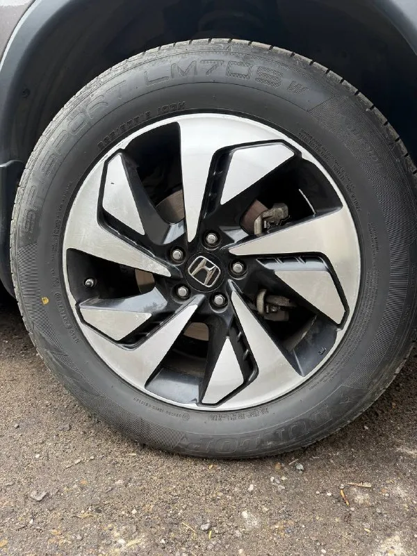 Продам автомобиль honda cr-v 4 2.4 cvt, 2015, 173 000 км своевременно обслуживался. есть сервисная книжка (авто с официального дилера). оригинальный птс. не участвовал в дтп. в салоне не курили. летняя и зимняя резина в комплекте. передняя часть авто в бронепленке, сигнализация, заменена штатная магнитола на андроид, передняя и задняя камеры. полный комплект ключей и документов. обмен не интересует. возможен торг при осмотре. телефон для связи +79493334188, телеграмм. посмотреть можно в донецке калининский район. 📞 звоните: +7(949)3334188 - фотография - 3