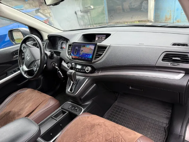 Продам автомобиль honda cr-v 4 2.4 cvt, 2015, 173 000 км своевременно обслуживался. есть сервисная книжка (авто с официального дилера). оригинальный птс. не участвовал в дтп. в салоне не курили. летняя и зимняя резина в комплекте. передняя часть авто в бронепленке, сигнализация, заменена штатная магнитола на андроид, передняя и задняя камеры. полный комплект ключей и документов. обмен не интересует. возможен торг при осмотре. телефон для связи +79493334188, телеграмм. посмотреть можно в донецке калининский район. 📞 звоните: +7(949)3334188 - фотография - 5