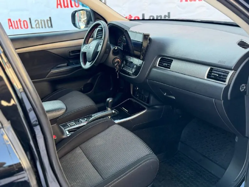 🚘 mitsubishi outlander 🚘 год выпуска: 2017 двигатель: 2.0 бензин пробег: 170.000км привод: передний кпп: автомат описание: все расходники заменены, отличное состояние! ❗️ цена 1.580.000 ₽❗️ 🏎️ продажа в кредит 🏎️ выкуп авто 🏎️ trade-in ☎️ +7 (949) 628-72-17 г. донецк, пр. дзержинского 55 📞 звоните: +7(949)6287217 - фотография - 10