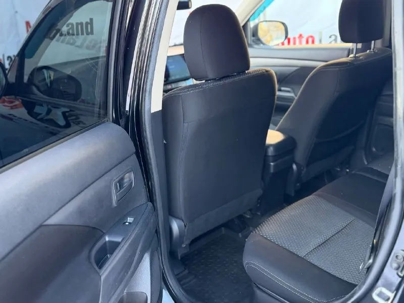 🚘 mitsubishi outlander 🚘 год выпуска: 2017 двигатель: 2.0 бензин пробег: 170.000км привод: передний кпп: автомат описание: все расходники заменены, отличное состояние! ❗️ цена 1.580.000 ₽❗️ 🏎️ продажа в кредит 🏎️ выкуп авто 🏎️ trade-in ☎️ +7 (949) 628-72-17 г. донецк, пр. дзержинского 55 📞 звоните: +7(949)6287217 - фотография - 8