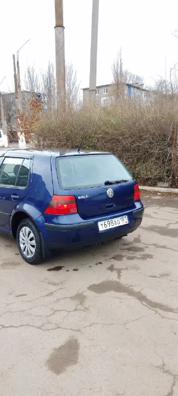 Volkswagen golf 4 2001 1.4 16v мкп5 290к г. стаханов +79592155771 500000₽+торг продам! автомобиль весь в заводском состоянии! в очень красивом цвете, синий металлик. я собственник! машина в одной семье, я по факту второй владелец. машина вся в заводском окрасе в том числе бампера!(любые проверки приветствуются!) вся обслуженая. без расхода масла 100%!!! дополнительно установил защиту мотора(дорогая). кузов без гнили и ржавчины, делать вообще не нужно(выглядит красиво)! ходовая вся обслужена, новые стойки, тормоза в круг новые! вся выхлопная система новая. новый оригинальый датчик кислорода(дорогой) новый бензонасос. резина зима, в подарок отдам новому владельцу лето с жирным протектором на дисках, сняли и поставили без ремонтов! ручник работает! расход смешной, по трассе совсем маленький. налог 900 рублей в год! коробка 5 ступка, новое сцепление дорогое sachs !(масло в кпп новое) новые броне провода bremi (германия) 16 к + дорогие свечи bosh на 3 контакта. все 📞 звоните: +7(959)2155771 - фотография - 5