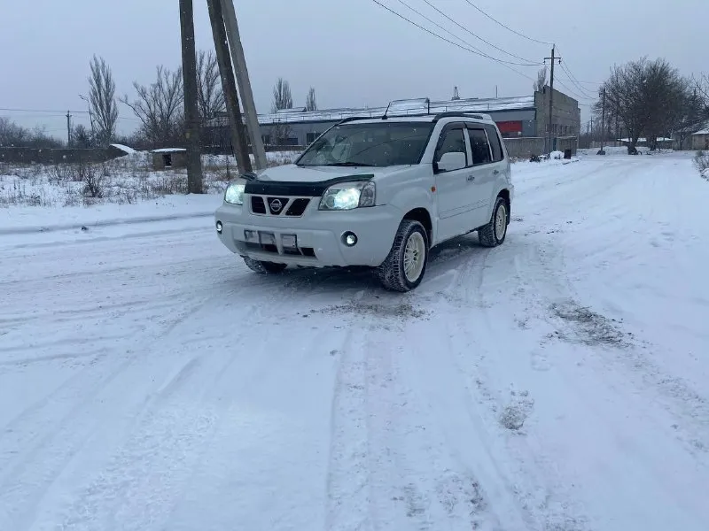 Продам ниссан x-trail 2004 год мотор 2.5 коробка автомат “aisin”, привод полный, пробег 227тыс км оригинальный цена 740 ₽ автомобиль в хорошем состоянии в максимальной комплектации, газ/бензин, обслужена вся, салон в отличном состоянии без посторонних запахов и потертостей, делать ни чего не надо, сел и катайся, хорошая зимняя резина, климат контроль дует хорошо этим летом обслужили, стеклоподъемники, гидроусилитель, датчик дождя, света, погрев сидений, панорамный люк, на авто работает все, ходовая перебиралась, цепь поменяна, по мотору вопросов нет работает идеально, мягко без стуков и прочих шумов, масло не доливаю, коробка работает отлично, масло в коробке менялось каждые 40 тыс, документы в порядке машина в одних руках с автосалона покупалась в донецке новой, все вопросы по тел +79493489143 макеевка, торг уместен - фотография - 3