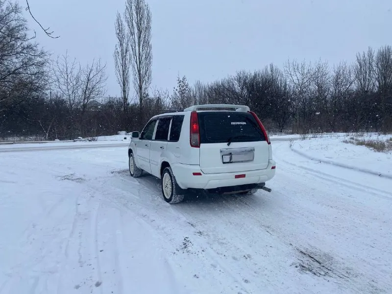 Продам ниссан x-trail 2004 год мотор 2.5 коробка автомат “aisin”, привод полный, пробег 227тыс км оригинальный цена 740 ₽ автомобиль в хорошем состоянии в максимальной комплектации, газ/бензин, обслужена вся, салон в отличном состоянии без посторонних запахов и потертостей, делать ни чего не надо, сел и катайся, хорошая зимняя резина, климат контроль дует хорошо этим летом обслужили, стеклоподъемники, гидроусилитель, датчик дождя, света, погрев сидений, панорамный люк, на авто работает все, ходовая перебиралась, цепь поменяна, по мотору вопросов нет работает идеально, мягко без стуков и прочих шумов, масло не доливаю, коробка работает отлично, масло в коробке менялось каждые 40 тыс, документы в порядке машина в одних руках с автосалона покупалась в донецке новой, все вопросы по тел +79493489143 макеевка, торг уместен - фотография - 7