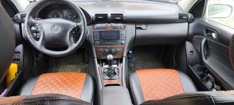 Продам свой mercedes с 180 2005г. (бензин) автомобиль в очень хорошем состоянии так как находится в бережных руках. все узлы и механизмы в рабочем состоянии, все работает четко и тихо, включается плавно и едет превосходно. все регламентные работы выполнены и в ближайшее время авто вложений не требует. на автомобиле установлено 4-го поколения, зарегистрировано. зимняя резина новая, также летняя на литых родных дисках. лакокрасочное покрытие без корозии, машины целая, сварочных работ не производилось. я владелец по птс, первая запись. те, кто хочет заработать на перепродаже, просьба мне не звонить и не беспокоить. цена 700 000,тел для связи +79790555671 📞 звоните: +7(979)0555671 - фотография - 4