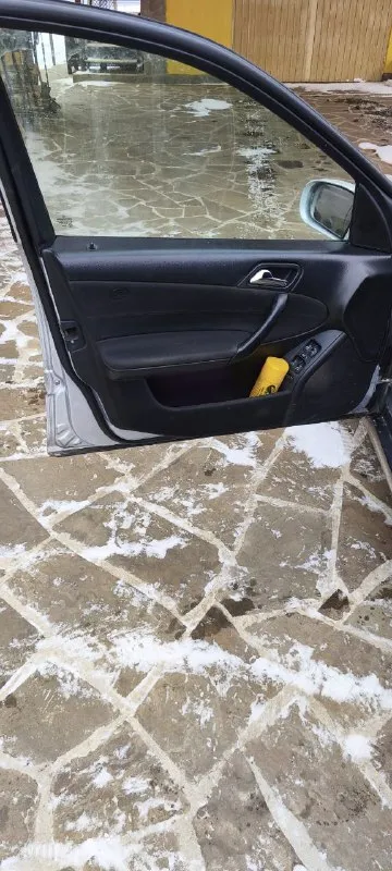 Продам свой mercedes с 180 2005г. (бензин) автомобиль в очень хорошем состоянии так как находится в бережных руках. все узлы и механизмы в рабочем состоянии, все работает четко и тихо, включается плавно и едет превосходно. все регламентные работы выполнены и в ближайшее время авто вложений не требует. на автомобиле установлено 4-го поколения, зарегистрировано. зимняя резина новая, также летняя на литых родных дисках. лакокрасочное покрытие без корозии, машины целая, сварочных работ не производилось. я владелец по птс, первая запись. те, кто хочет заработать на перепродаже, просьба мне не звонить и не беспокоить. цена 700 000,тел для связи +79790555671 📞 звоните: +7(979)0555671 - фотография - 5