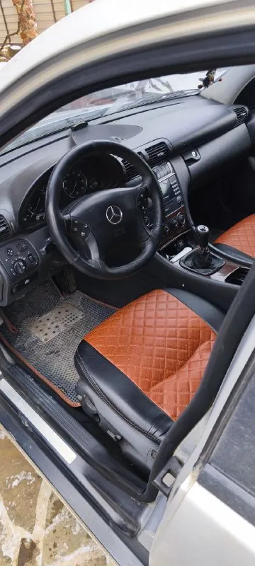 Продам свой mercedes с 180 2005г. (бензин) автомобиль в очень хорошем состоянии так как находится в бережных руках. все узлы и механизмы в рабочем состоянии, все работает четко и тихо, включается плавно и едет превосходно. все регламентные работы выполнены и в ближайшее время авто вложений не требует. на автомобиле установлено 4-го поколения, зарегистрировано. зимняя резина новая, также летняя на литых родных дисках. лакокрасочное покрытие без корозии, машины целая, сварочных работ не производилось. я владелец по птс, первая запись. те, кто хочет заработать на перепродаже, просьба мне не звонить и не беспокоить. цена 700 000,тел для связи +79790555671 📞 звоните: +7(979)0555671 - фотография - 6