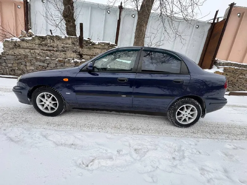 Продам ланос se 1.5, 180.000 пробег, без дтп. крашены только 3 арки и все, весь кузов в родном окрасе. кузов оцинкован, поляк, все стекла родные. есть гур, кондиционер рабочий! сигнализация, центральный замок, хорошая музыка. печка греет. по электрике все работает. вложений не требует. газ евро 2 вписан! фаркоп вписан! не дымит, масло не ест, работает ровно, коробка без лишних шумов, не хрустит. ходовка перебрана, ездит тихо. гбо редуктор полностью перебран. машина на новой зимней резине, летняя в комплекте! два ключа, два брелка сигнализации. машина местная, всю жизнь ездила только во донецку. по документам все чисто. переоформление без проблем. осмотр торез, звоните в любое время. цена 360.000 торг. +79494417234 📞 звоните: +7(949)4417234 - фотография - 4