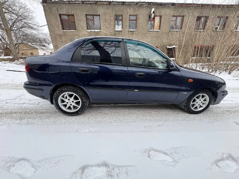 Продам ланос se 1.5, 180.000 пробег, без дтп. крашены только 3 арки и все, весь кузов в родном окрасе. кузов оцинкован, поляк, все стекла родные. есть гур, кондиционер рабочий! сигнализация, центральный замок, хорошая музыка. печка греет. по электрике все работает. вложений не требует. газ евро 2 вписан! фаркоп вписан! не дымит, масло не ест, работает ровно, коробка без лишних шумов, не хрустит. ходовка перебрана, ездит тихо. гбо редуктор полностью перебран. машина на новой зимней резине, летняя в комплекте! два ключа, два брелка сигнализации. машина местная, всю жизнь ездила только во донецку. по документам все чисто. переоформление без проблем. осмотр торез, звоните в любое время. цена 360.000 торг. +79494417234 📞 звоните: +7(949)4417234 - фотография - 5