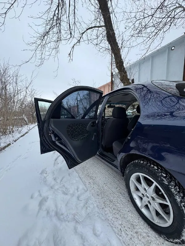 Продам ланос se 1.5, 180.000 пробег, без дтп. крашены только 3 арки и все, весь кузов в родном окрасе. кузов оцинкован, поляк, все стекла родные. есть гур, кондиционер рабочий! сигнализация, центральный замок, хорошая музыка. печка греет. по электрике все работает. вложений не требует. газ евро 2 вписан! фаркоп вписан! не дымит, масло не ест, работает ровно, коробка без лишних шумов, не хрустит. ходовка перебрана, ездит тихо. гбо редуктор полностью перебран. машина на новой зимней резине, летняя в комплекте! два ключа, два брелка сигнализации. машина местная, всю жизнь ездила только во донецку. по документам все чисто. переоформление без проблем. осмотр торез, звоните в любое время. цена 360.000 торг. +79494417234 📞 звоните: +7(949)4417234 - фотография - 6