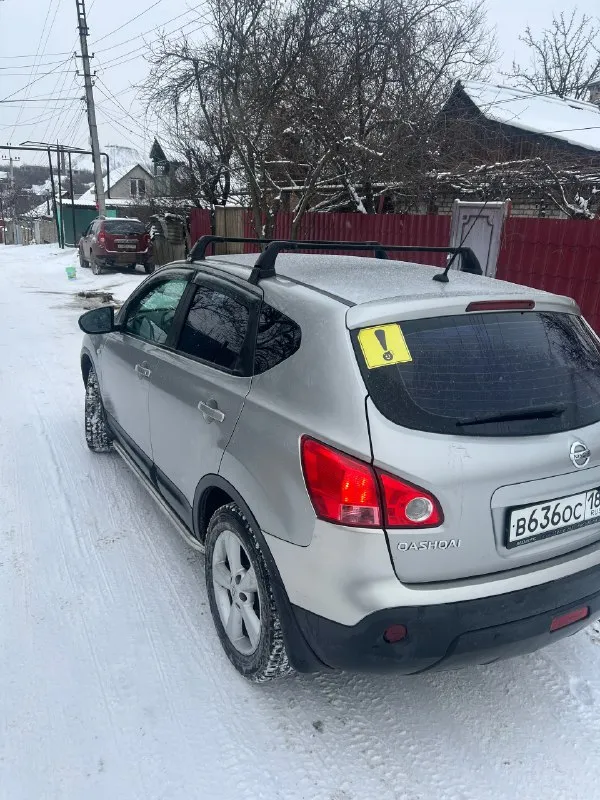 Продам. nissan кашкай-паркетник.2008год пробег 200000км. двигатель 2.0 газ-бензин коробка автомат подогрев седений-передних, парктроник, камера заднего вида два комплекта резины, на 17размер обслужена польностью цена 920000-возможен торг у капота горловка телефон для связи +79494086838 📞 звоните: +7(949)4086838 - фотография - 5