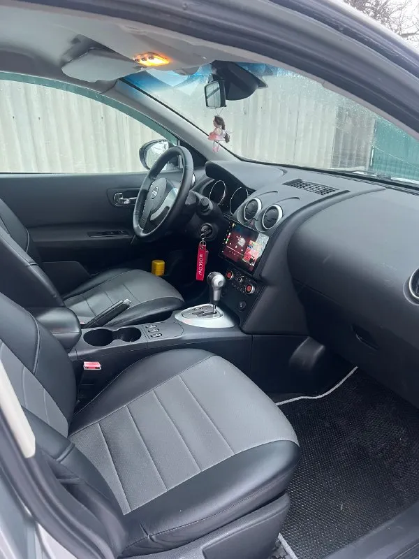 Продам. nissan кашкай-паркетник.2008год пробег 200000км. двигатель 2.0 газ-бензин коробка автомат подогрев седений-передних, парктроник, камера заднего вида два комплекта резины, на 17размер обслужена польностью цена 920000-возможен торг у капота горловка телефон для связи +79494086838 📞 звоните: +7(949)4086838 - фотография - 7