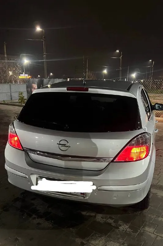 Продам opel астра h 2007 год, автомат, комплектация enjoy автомобиль в отличном состоянии, не крашен. технически без нареканий. двигатель 1,8 работает ровно, коробка, переключается плавно, ходовая не стучит. все расходники менялись вовремя. комплектация :электростеклоподъемники с доводчиками на передних стеклах. подогрев передних сидений, трех режимный. подогрев заднего стекла. климат контроль, усилитель руля, задний парктроник, мультируль, датчик света, система антиугон. салон чистый, не прокуренный. в комплекции два комплекта ключей. пробег родной 214 тыс. 3 владельца по птс. цена : 600 тысяч торг уместен осмотр: мариуполь +7 (949) 998-60-98 +7 (949) 377-28-36 📲 tg: @stupakova_di 📞 звоните: +7(949)9986098 - фотография - 2