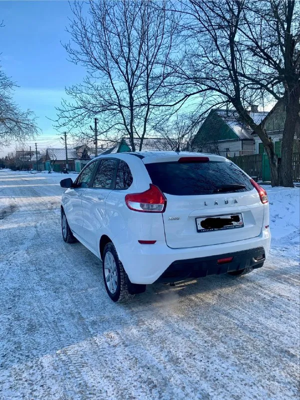 Продам lada xray 2017 г я собственник. состояние отличное кузов без дефектов, по технике на твердую 5! пробег 142000т. км. двигатель 1.8 бензин масло не берет работает ровно без нареканий. кпп механика 5ст. за автомобиль не стыдно остекление все заводское 2 комплекта резины. комплектация полная кондиционер. abs, esp подогревы зеркал, заднего стекла, передних сидений. анти-откат назад мультируль мультимедиа с bt 4 стеклоподъемника машина полный фарш приезжайте смотрите с документами порядок я собственник переоформление без проблем цена 790000 тысяч рублей торг реальному покупателю у капота. связь со мной: +79495213110 +79493296585 так же на этих номерах есть телеграмм осмотр г. харцызск - фотография - 3