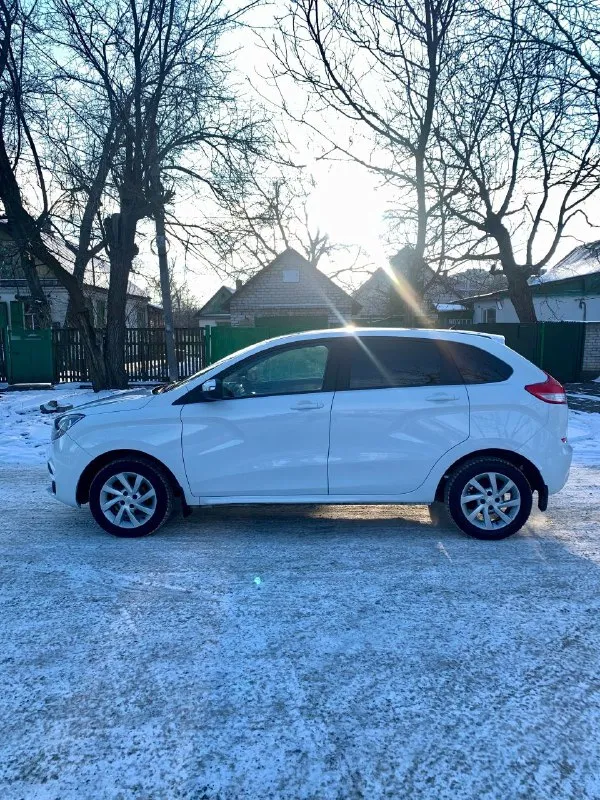 Продам lada xray 2017 г я собственник. состояние отличное кузов без дефектов, по технике на твердую 5! пробег 142000т. км. двигатель 1.8 бензин масло не берет работает ровно без нареканий. кпп механика 5ст. за автомобиль не стыдно остекление все заводское 2 комплекта резины. комплектация полная кондиционер. abs, esp подогревы зеркал, заднего стекла, передних сидений. анти-откат назад мультируль мультимедиа с bt 4 стеклоподъемника машина полный фарш приезжайте смотрите с документами порядок я собственник переоформление без проблем цена 790000 тысяч рублей торг реальному покупателю у капота. связь со мной: +79495213110 +79493296585 так же на этих номерах есть телеграмм осмотр г. харцызск - фотография - 6