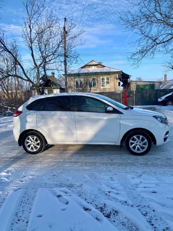 Продам lada xray 2017 г я собственник. состояние отличное кузов без дефектов, по технике на твердую 5! пробег 142000т. км. двигатель 1.8 бензин масло не берет работает ровно без нареканий. кпп механика 5ст. за автомобиль не стыдно остекление все заводское 2 комплекта резины. комплектация полная кондиционер. abs, esp подогревы зеркал, заднего стекла, передних сидений. анти-откат назад мультируль мультимедиа с bt 4 стеклоподъемника машина полный фарш приезжайте смотрите с документами порядок я собственник переоформление без проблем цена 790000 тысяч рублей торг реальному покупателю у капота. связь со мной: +79495213110 +79493296585 так же на этих номерах есть телеграмм осмотр г. харцызск - фотография - 7