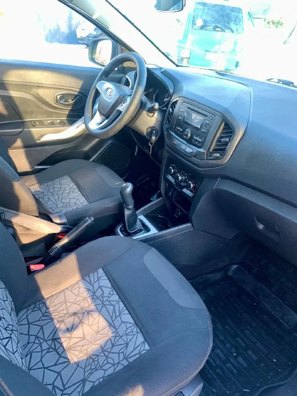 Продам lada xray 2017 г я собственник. состояние отличное кузов без дефектов, по технике на твердую 5! пробег 142000т. км. двигатель 1.8 бензин масло не берет работает ровно без нареканий. кпп механика 5ст. за автомобиль не стыдно остекление все заводское 2 комплекта резины. комплектация полная кондиционер. abs, esp подогревы зеркал, заднего стекла, передних сидений. анти-откат назад мультируль мультимедиа с bt 4 стеклоподъемника машина полный фарш приезжайте смотрите с документами порядок я собственник переоформление без проблем цена 790000 тысяч рублей торг реальному покупателю у капота. связь со мной: +79495213110 +79493296585 так же на этих номерах есть телеграмм осмотр г. харцызск - фотография - 9