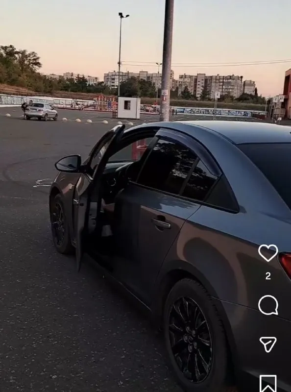 Донецк chevrolet cruze 2013 рестайлинг 274т пробег мкпп мотор 1.8 без дтп. корейская сборка. гбо вписан в птс. номера рф. по птс первый владелец. по факту второй. цена 680т ₽ 949-354-96-55 - фотография - 3