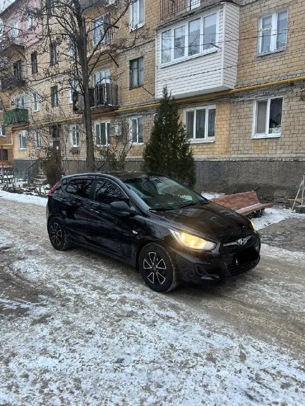 Срочно пока интересует другой автомобиль, цена 620 т. р. hyundai solaris! 2014 года! в отличном состоянии! как по кузову так и по технической части! авто без вложений! дно пороги целые! по кузову как на фото! рыжиков вмятин вздутие окраски нету ! новые масла фильтра ! новая дроссельная заслонка !двигатель работает отлично! не дымит !коробка автомат переключает замечательно, в салоне едет тихо и приятно! 4 электро стеклоподъемника, кондиционер работает, подогрев сидений, титаны r15,электрика вся работает! на новой зимней резине ! новые все масла и фильтра, по документам оформление без проблем! остальные вопросы по телефону +7 949 795 96 15 осмотр город макеевка 📞 звоните: +7(949)7959615 - фотография - 2