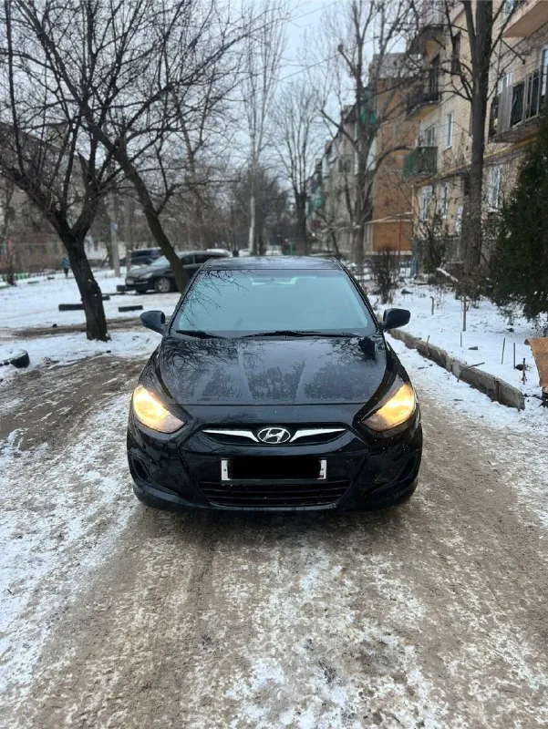 Срочно пока интересует другой автомобиль, цена 620 т. р. hyundai solaris! 2014 года! в отличном состоянии! как по кузову так и по технической части! авто без вложений! дно пороги целые! по кузову как на фото! рыжиков вмятин вздутие окраски нету ! новые масла фильтра ! новая дроссельная заслонка !двигатель работает отлично! не дымит !коробка автомат переключает замечательно, в салоне едет тихо и приятно! 4 электро стеклоподъемника, кондиционер работает, подогрев сидений, титаны r15,электрика вся работает! на новой зимней резине ! новые все масла и фильтра, по документам оформление без проблем! остальные вопросы по телефону +7 949 795 96 15 осмотр город макеевка 📞 звоните: +7(949)7959615 - фотография - 3