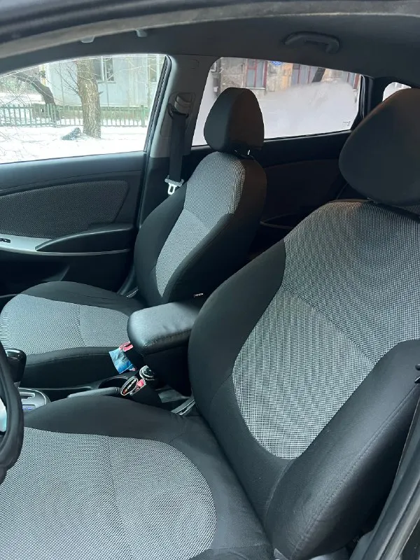 Срочно пока интересует другой автомобиль, цена 620 т. р. hyundai solaris! 2014 года! в отличном состоянии! как по кузову так и по технической части! авто без вложений! дно пороги целые! по кузову как на фото! рыжиков вмятин вздутие окраски нету ! новые масла фильтра ! новая дроссельная заслонка !двигатель работает отлично! не дымит !коробка автомат переключает замечательно, в салоне едет тихо и приятно! 4 электро стеклоподъемника, кондиционер работает, подогрев сидений, титаны r15,электрика вся работает! на новой зимней резине ! новые все масла и фильтра, по документам оформление без проблем! остальные вопросы по телефону +7 949 795 96 15 осмотр город макеевка 📞 звоните: +7(949)7959615 - фотография - 7