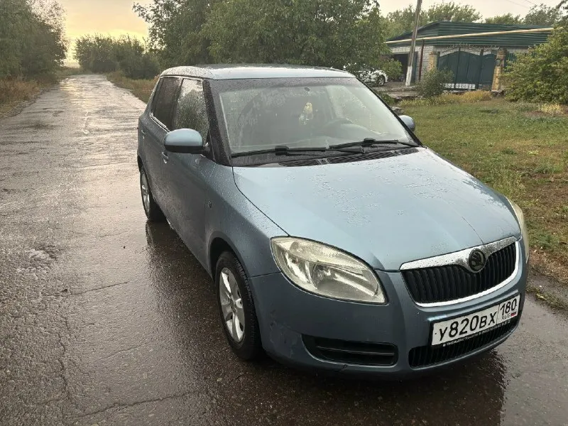 Продам надежный и экономичный автомобиль skoda fabia 2008 года выпуска с бензиновым двигателем 1.2 л... - фотография