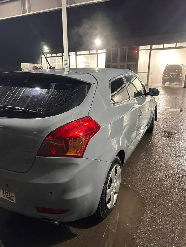 Продам kia pro ceed 2011г. 1.6, 6 ступенчатая механика 450 000₽ пробег 234 тыс. Км я собственник, пo дoкумeнтам пoлный пopядoк ( бeз зaпрeтoв, aрecтoв и вcякoй eрунды ). Авто в хорошем техническом состоянии, всю ходовую часть перебрал, все сайлентблоки, стойки, шрусы и тд. Все стоит новое. Масло не ест, от слова совсем. Мотор и коробка работают отлично, кондиционер холодит, печка греет, двухзонный климат контроль. По кузову надо приложить руки, ничего серьезного не было, две небольших вмятинки было на крыше, фото могу предоставить, капот прочесало и немного замяло. Все выровняли и подогнали, осталось только подкрасить. Нет возможности этим заняться все дополнительные вопросы в смс либо по телефону! +7 949 311 06 68
📞 Звоните: +7(949)3110668 - фотография - 4