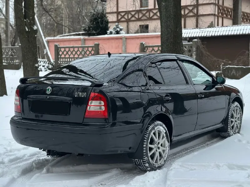 Продам skoda octavia tour 2007 1.6 автомобиль в отличном состоянии без дефектов (гнили, коррозии, ржавчин. ) двигатель работает отлично не дымит не троит коробка без нареканий ходовая часть вся перебрана без вложений днище пороги абсолютно целое без дыр и тд. по электрике работает все. без дтп. комплектация:кондиционер, усилитель руля (гур), центральный замок, остекление все родные, птс оригинал, электрорегулируемые зеркала, обогрев зеркал, передние электростеклоподъёмники, подогрев сидений, регулировка рулевой колонки, регулировка сидений по высоте, андроид магнитола хорошая акустика aux bluetooth, очень вместительный багажник, подушка безопасности airbag, зимняя резина в комплекте, сервисные книги, остальные вопросы по телефону, возможно продажа в кредит. переоформление по дкп или в мрэо. цена:585.000 +79494401992 +79494501154. 📞 звоните: +7(949)4401992 - фотография - 3