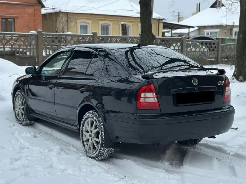 Продам skoda octavia tour 2007 1.6 автомобиль в отличном состоянии без дефектов (гнили, коррозии, ржавчин. ) двигатель работает отлично не дымит не троит коробка без нареканий ходовая часть вся перебрана без вложений днище пороги абсолютно целое без дыр и тд. по электрике работает все. без дтп. комплектация:кондиционер, усилитель руля (гур), центральный замок, остекление все родные, птс оригинал, электрорегулируемые зеркала, обогрев зеркал, передние электростеклоподъёмники, подогрев сидений, регулировка рулевой колонки, регулировка сидений по высоте, андроид магнитола хорошая акустика aux bluetooth, очень вместительный багажник, подушка безопасности airbag, зимняя резина в комплекте, сервисные книги, остальные вопросы по телефону, возможно продажа в кредит. переоформление по дкп или в мрэо. цена:585.000 +79494401992 +79494501154. 📞 звоните: +7(949)4401992 - фотография - 4