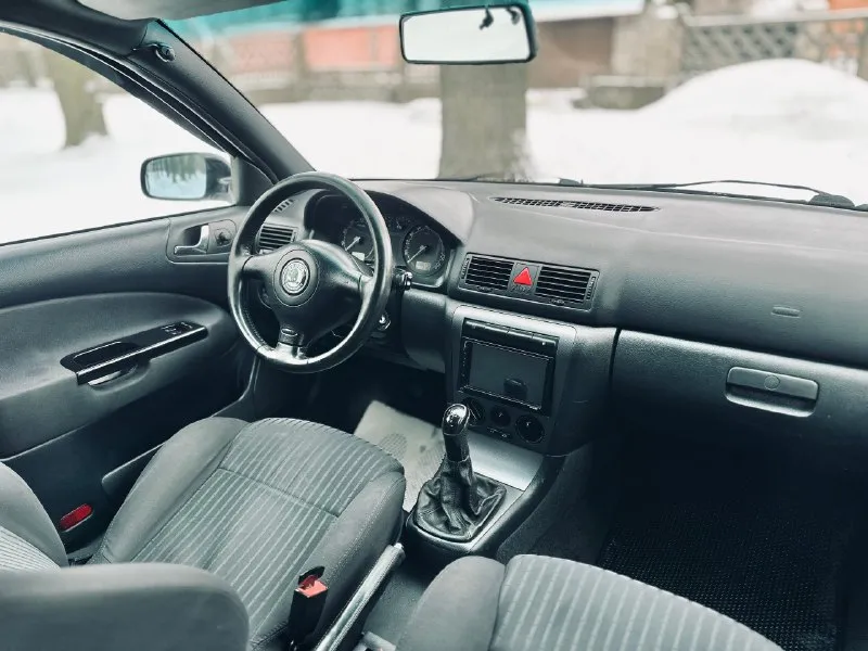 Продам skoda octavia tour 2007 1.6 автомобиль в отличном состоянии без дефектов (гнили, коррозии, ржавчин. ) двигатель работает отлично не дымит не троит коробка без нареканий ходовая часть вся перебрана без вложений днище пороги абсолютно целое без дыр и тд. по электрике работает все. без дтп. комплектация:кондиционер, усилитель руля (гур), центральный замок, остекление все родные, птс оригинал, электрорегулируемые зеркала, обогрев зеркал, передние электростеклоподъёмники, подогрев сидений, регулировка рулевой колонки, регулировка сидений по высоте, андроид магнитола хорошая акустика aux bluetooth, очень вместительный багажник, подушка безопасности airbag, зимняя резина в комплекте, сервисные книги, остальные вопросы по телефону, возможно продажа в кредит. переоформление по дкп или в мрэо. цена:585.000 +79494401992 +79494501154. 📞 звоните: +7(949)4401992 - фотография - 5