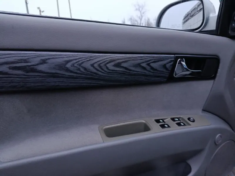 Chevrolet lacetti 2008 1.6 mt - пробег 166000 - 2 собственника - цена: 615000 - тел: +79494676510 - мариуполь автомобиль в идеальном состоянии. безаварийная эксплуатация, родной не скрученный пробег. по кузову без дефектов, следы гнили и коррозии отсутствуют, техническая часть полностью обслужена - без вложений. кондиционер, стеклоподъëмники с доводчиками(закрываются при закрытии авто), сенсорная мультимедиа на андроиде громкая связь, мультируль, подлокотник, сигнализация с обратной связью, вставки чёрного дерева, отличная зимняя резина. в двух словах лачик очень живой ухоженный. - фотография - 10