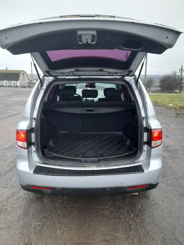 Продам ssang yong kyron 2 л дизель, 176000 км пробега, коробка автомат, работает хорошо переключает плавно без пинков без ударов, двигатель работает ровно, масло не ест, полный привод работает без нареканий, понижайки блокировки все работает, рама целая вин читается, климат работает, датчик света, датчик дождя, подогрев передних сидений, авто на уверенном ходу без вложений, я собственник +79495619915 цена 800000 авто находится в мариуполе - фотография - 7