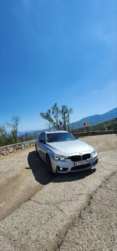 Продам, bmw f30 2017 год, стала на учёт 2016, авто технически в идеальном состоянии, за авто слежу, не каких вложений не требует, масло в двигателе замена каждые 5-6тыс мотюль, в коробке заменено масло 100км назад, оригинал фильтр и масло, колодки зад брембо, перед купил ну там 70% ещё отдам на запас, без ошибок и тд, сделан стейдж в районе 300 сил в ней, выхлоп с!отстрелами и заслонокой сделан хорошо не надоедает, по комплектации, м обвес, датчик света дождя, клима контроль 2х зонный, люк, кожа, м руль, жк приборка в!стиле м (3 режима оформление)парктроники перед зад, камера заднего вида,3 режима езды eco, sport, comfort, авто в достойном состоянии, продажа вообще не сменная рассмотрю обмен!на другое авто или недвижимость донецк макеевка 2.450. +79495144445 📲 tg: стас 📞 звоните: +7(949)5144445 - фотография - 7